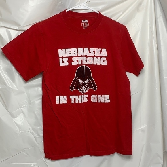 MEN’S Knights Apparel Red Star Wars Darth Vader Short Sleeve Tee Shirt Size S - Picture 2 of 4